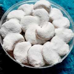 Kue salju kacang রেসিপির প্রধান ছবি