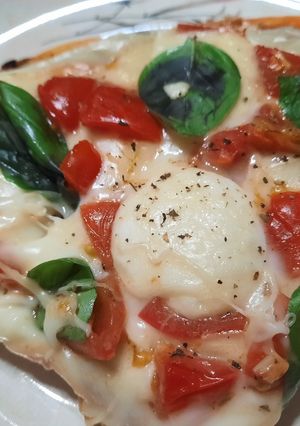 Una foto de Pizza Margarita con boconccinos