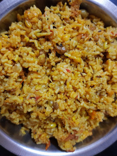 पौष्टिक खिचडी (khichadi recipe in marathi) रेसिपी चे मुख्य फोटो