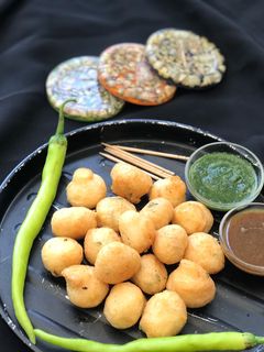 અડદ અને મગ ની દાળ ના વડા (Adad and Mag ni dal vada Recipe in Gujarati) રેસીપી મુખ્ય ફોટો