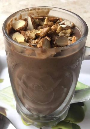 चॉकलेट शेक (Chocolate shake recipe in hindi) रेसिपी मुख्य फोटो