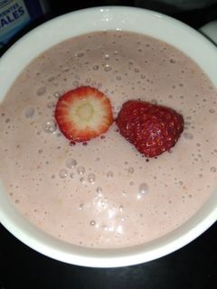 Una foto de Smoothie de fresa y plátano a mi estilo