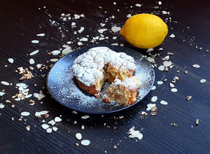 Foto di Sbrisolona gluten free e vegan con marmellata di limone