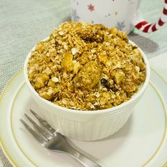 A picture of Microwave Apple Crumble with crunchy streusel (Gluten free & vegan).