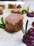 Rotolini di vitello ripieni,e gocce di purè di patate viola