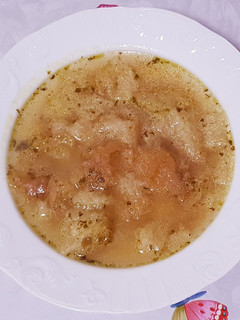 Una foto de Sopa de ajo y perejil