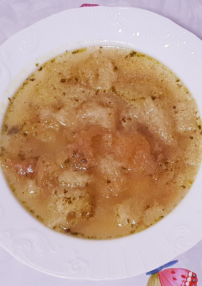 Una foto de Sopa de ajo y perejil