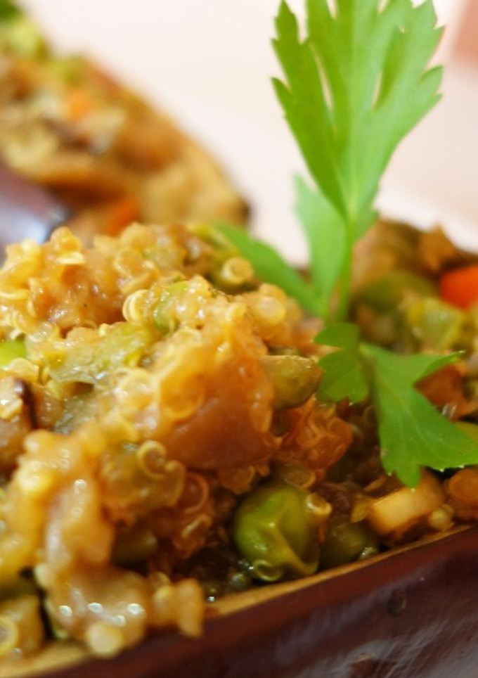 Una foto de Berenjenas rellenas con quinoa