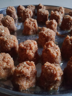 અડદિયા પાક (Adadiya paak Recipe in Gujarati) રેસીપી મુખ્ય ફોટો