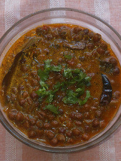 રસાદાર મસાલા ચણા (Rasadar Masala Chana Recipe In Gujarati) રેસીપી મુખ્ય ફોટો
