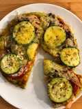 Pizza con base de brócoli y avena en sartén