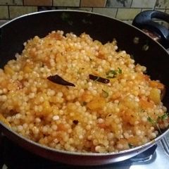 A picture of Sabudana khichadi without peanuts.