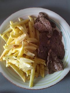 Una foto de Papas al orégano con bistec