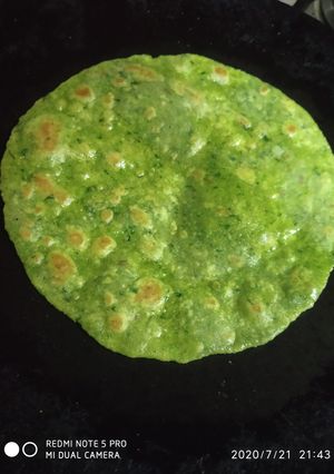 A picture of Palak paneer paratha.