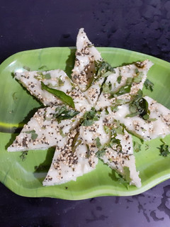રવા ના ઢોકળાં (Rava Dhokla Recipe In Gujarati) રેસીપી મુખ્ય ફોટો