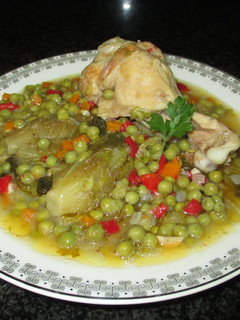Una foto de Guiso con alas de pavo, guisantes y cogollos de Tudela Baby