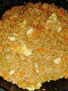 Una foto de Arroz frito con gambas