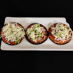 A picture of Mini millet pizza.