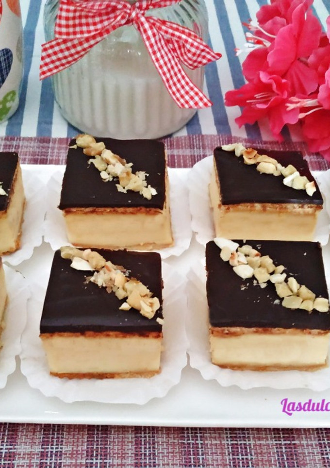 Una foto de Pastelitos de crema y chocolate