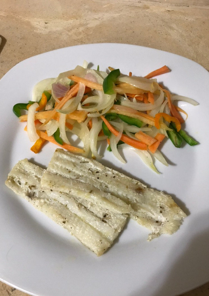 Una foto de Pescado con vegetales 🥰
