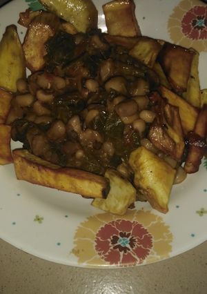 A picture of Fried sweet potato with beans porridge.