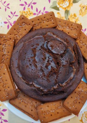 A picture of Bourbon biscuit cake only 3 ingredients without egg.