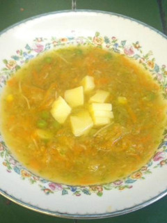 Una foto de Sopa de verduras ralladas