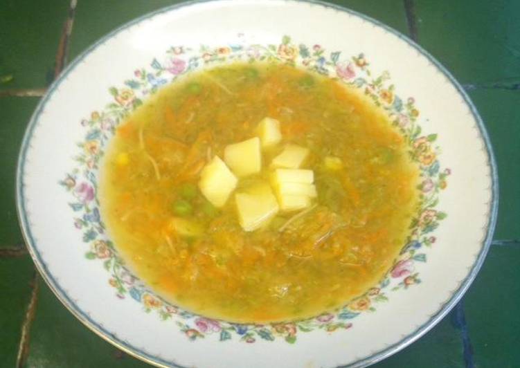 Sopa de verduras ralladas