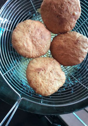 તીખા ખાજા (Tikha Khaja Recipe In Gujarati) રેસીપી મુખ્ય ફોટો
