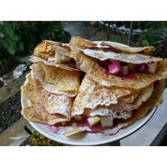 A picture of Fruit Crepes.