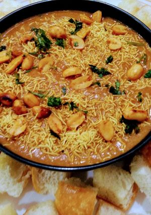 A picture of Cheesy Dabeli Fondue.