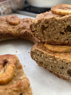 Una foto de Budín de jengibre, banana y naranja