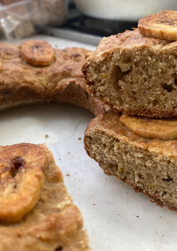 Una foto de Budín de jengibre, banana y naranja