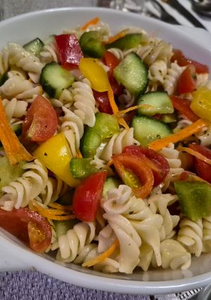 Oregánós sok zöldséges tésztasaláta (vegán) recept fotója