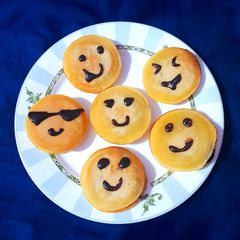 A picture of Custard Flavoured Dora Cakes.