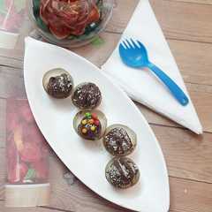 बिस्कुट चाॅकलेट बॉल्स(biscuit chocolate balls recipe in hindi)-レシピのメイン写真