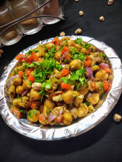 काबुली चना चाट (Kabuli Chana Chaat recipe in Hindi) रेसिपी मुख्य फोटो