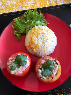 Una foto de Tomate relleno con arroz