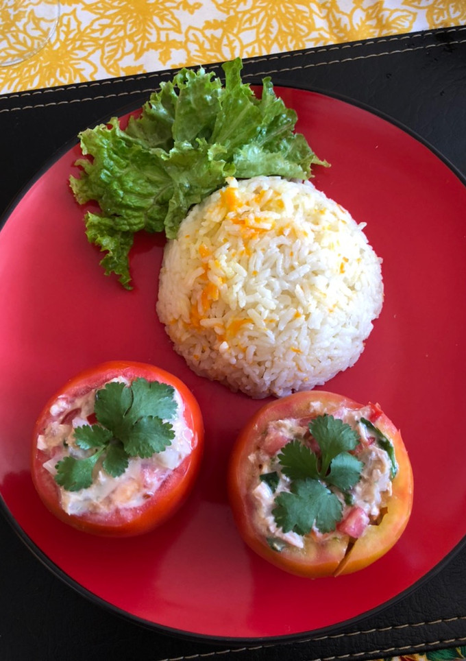 Una foto de Tomate relleno con arroz