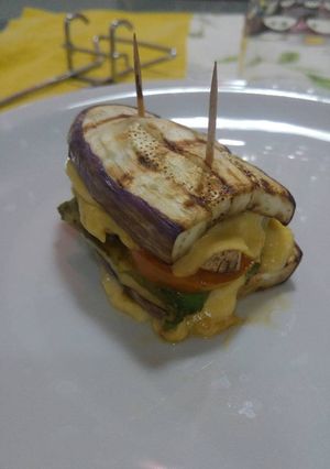 Una foto de Sándwich de berenjena