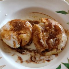 A picture of Dahi vada.