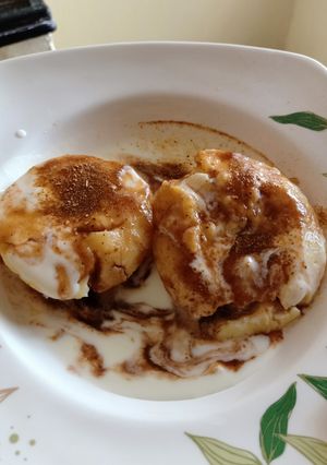 A picture of Dahi vada.