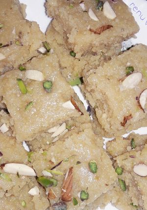 A picture of Mawa nariyal ki barfi.
