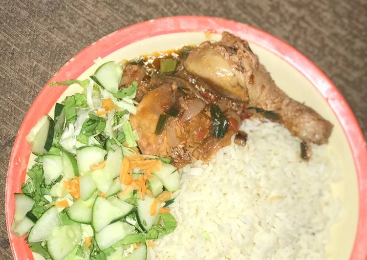 Step-by-Step Guide to Make Speedy White rice with salad and chicken sauce