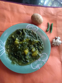 आलू पालक (aloo palak recipe in Hindi) रेसिपी मुख्य फोटो