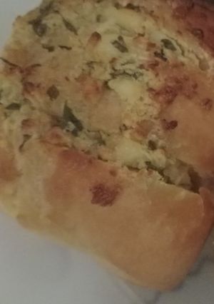 Una foto de Bollitos rellenos de mantequilla, queso, ajo y perejil