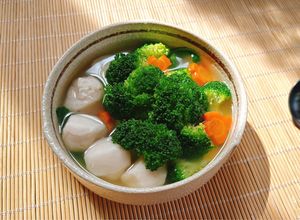 Hình của món Canh Bông Cải Xanh Nấu Viên Chay.