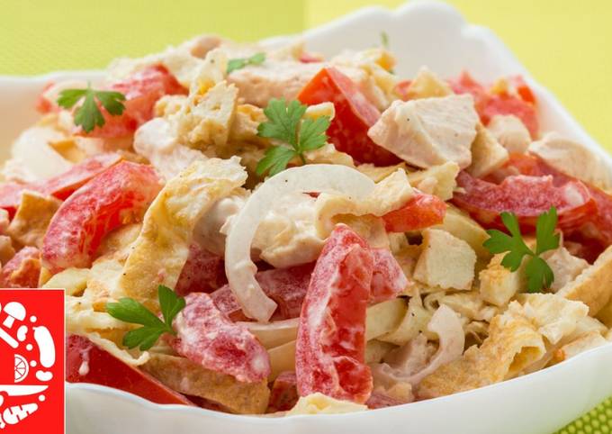 Салат с яичными блинами, курицей, луком и кукурузой простой рецепт с фото пошагово