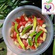 Ensalada de fideos, atún y vegetales