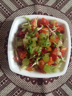 ગ્રીન સલાડ (Green Salad Recipe In Gujarati) રેસીપી મુખ્ય ફોટો